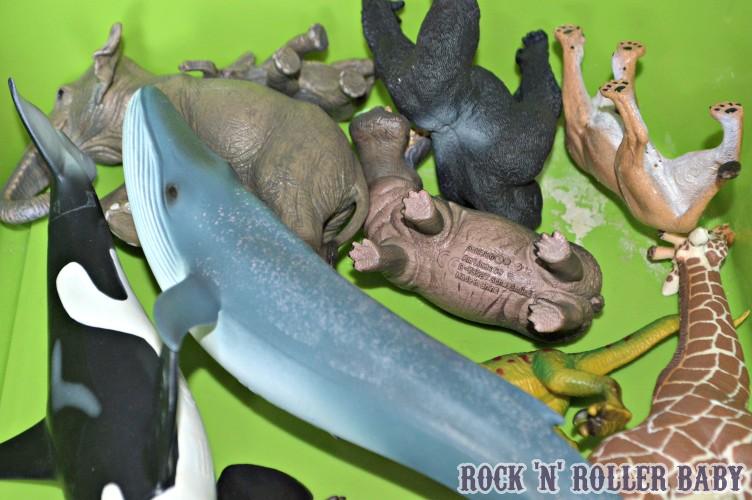 And they now live happily in the Schleich box with all the other animals!