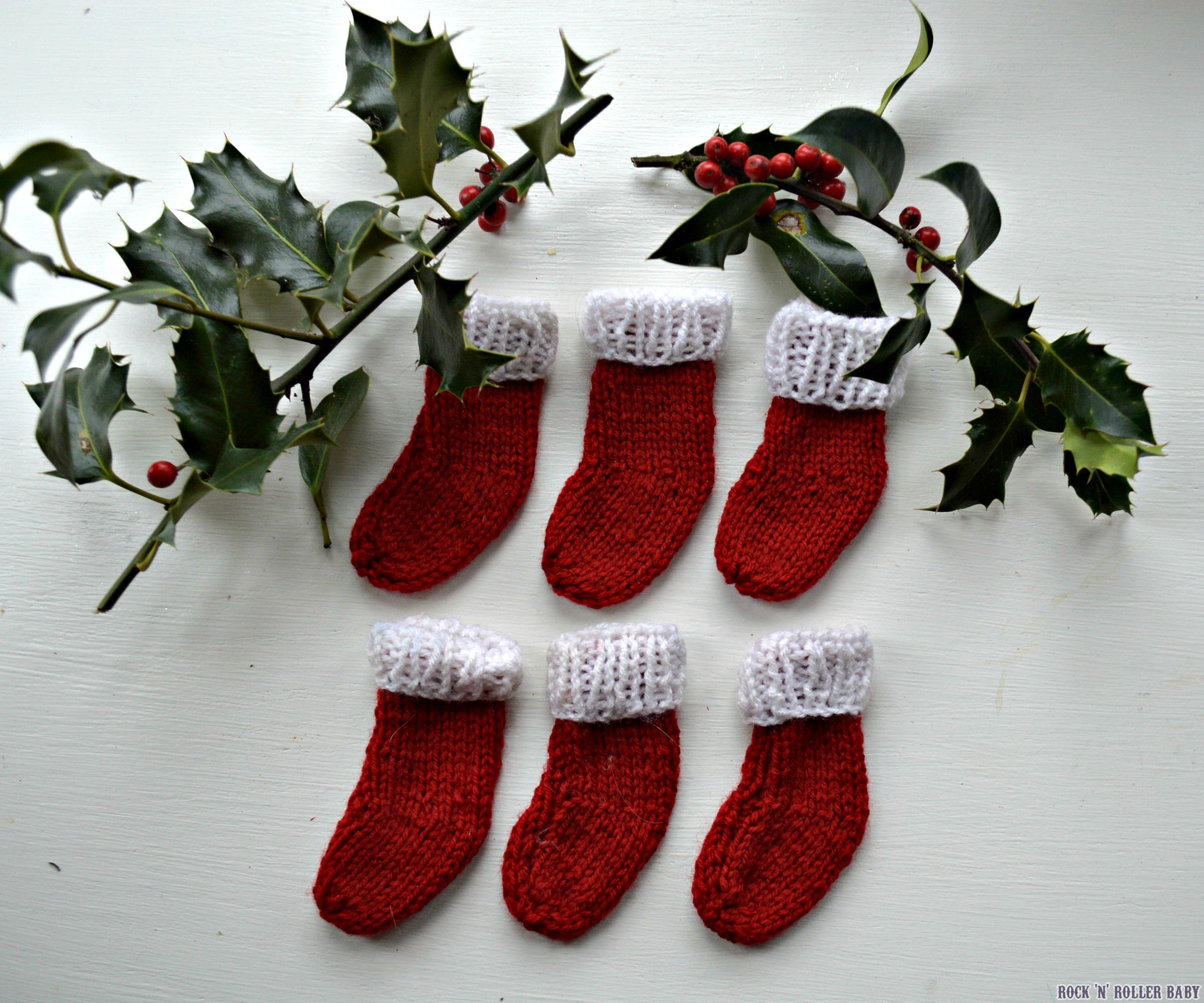 Mini Christmas Stockings FREE Knitting Pattern! RocknRollerBaby