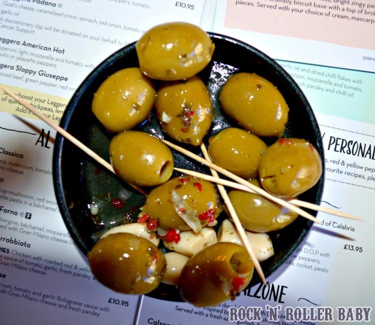 Olives Marinate: Marinated green pitted olives with garlic cloves and pink peppercorns
